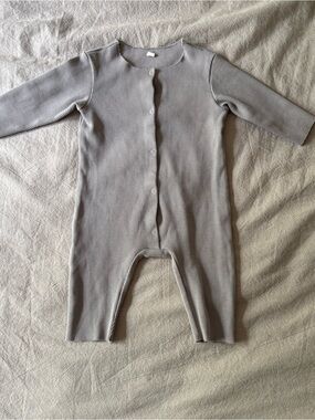 A Basic Brand Neutral Gray Ribbed Baby 3 Months Romper Cotton